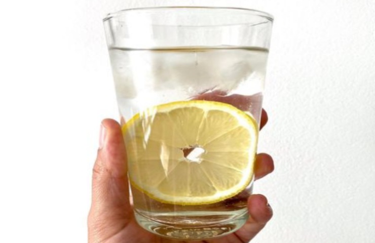 Acqua e limone, i benefici