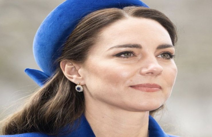 Kate Middleton cappotto blu significato