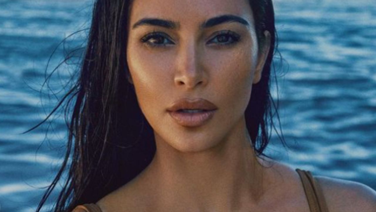 Kim Kardashian costumi estate 2022