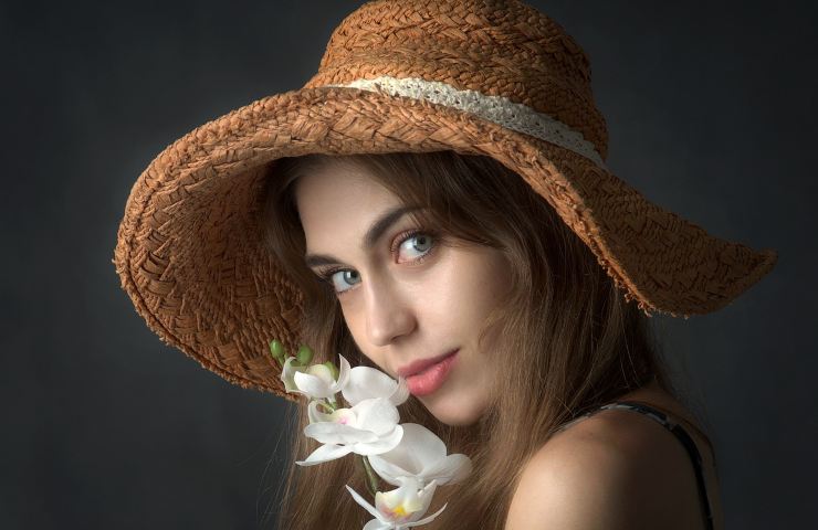 Ragazza con cappello