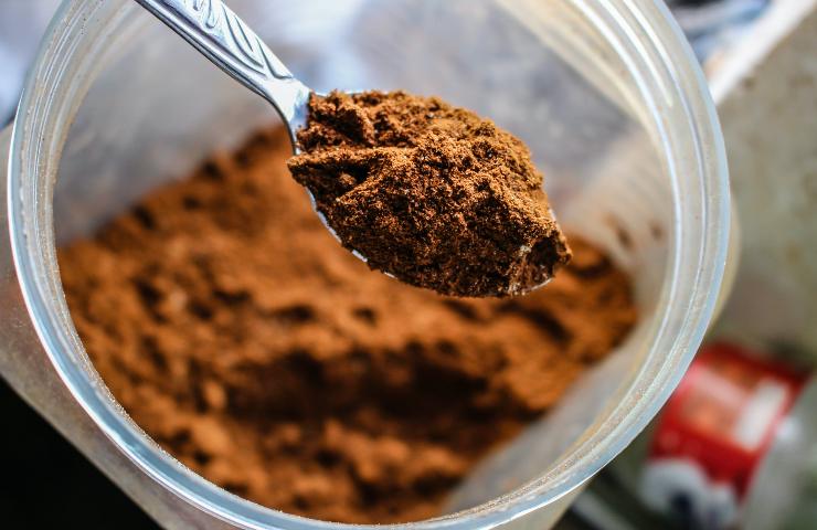 Sbiancare i denti con il cacao