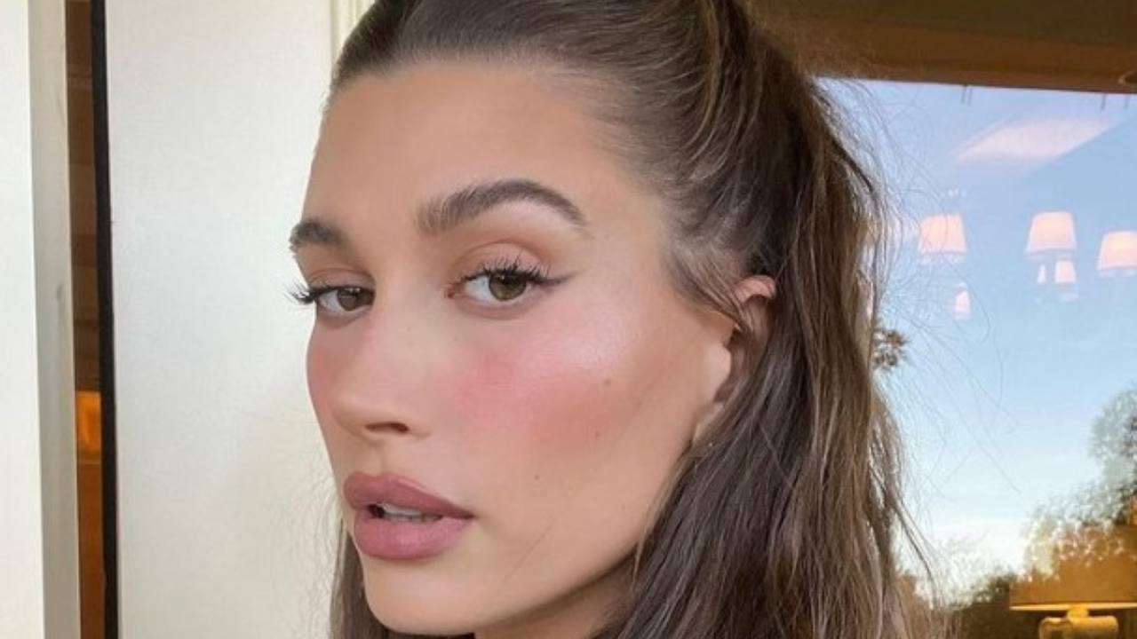 make up di Hailey Bieber