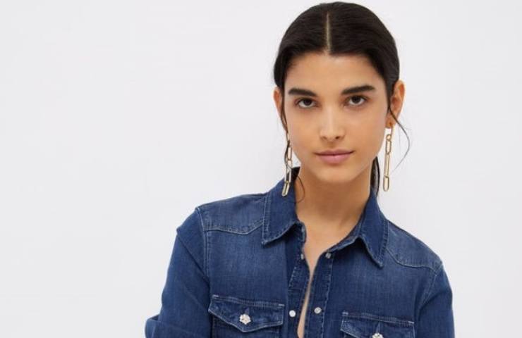 Camicia jeans suggerimenti per indossarla