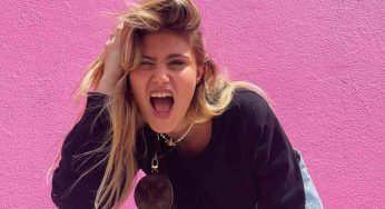 Jenny de Nucci incanta al Coachella, le sue bubble braids sono l’acconciatura del momento