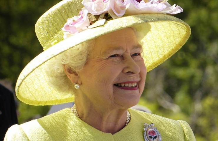 La Regina Elisabetta 7 look 7 decade