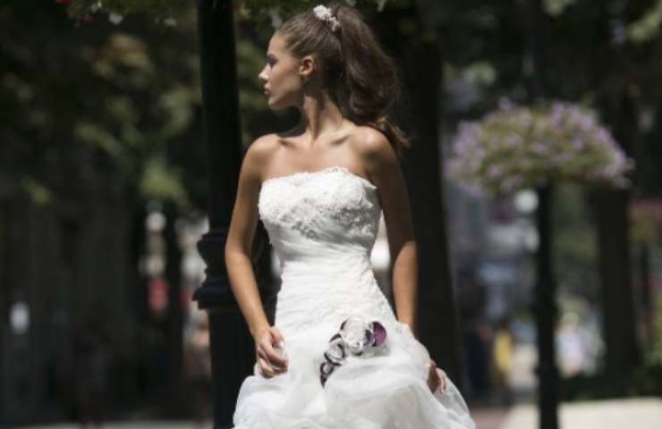 Vestiti da sposa accessibili e chic