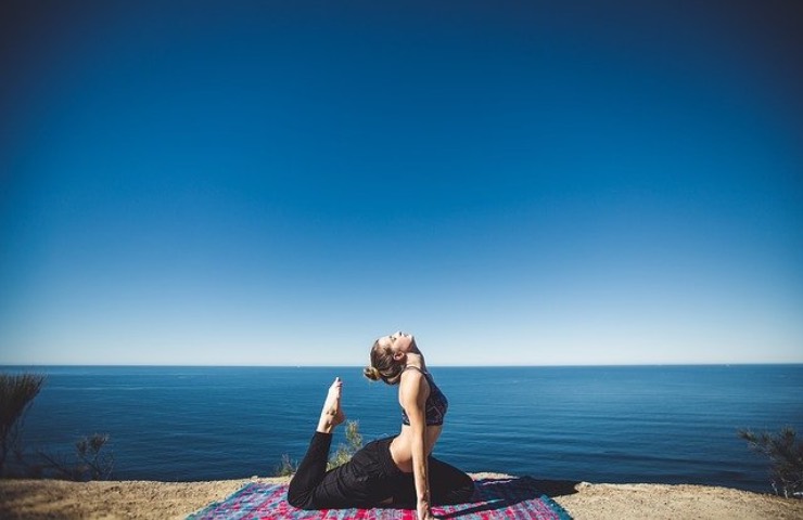 Vinyasa yoga benefici corpo mente