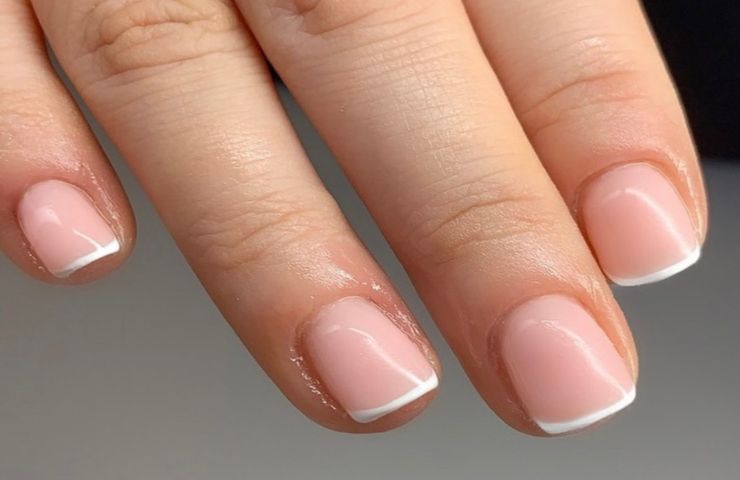 micro french manicure trend