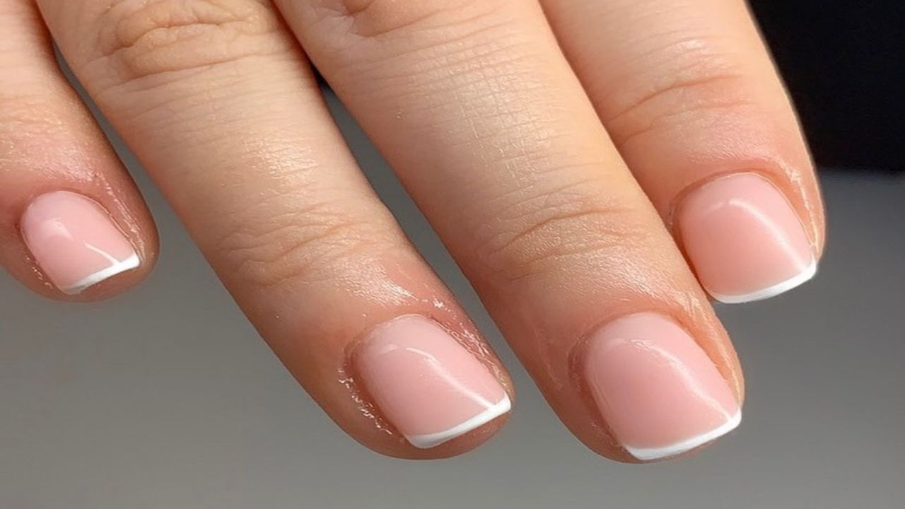 micro french manicure trend