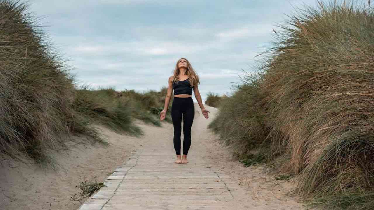 yoga postura tadasana equilibrio posizione