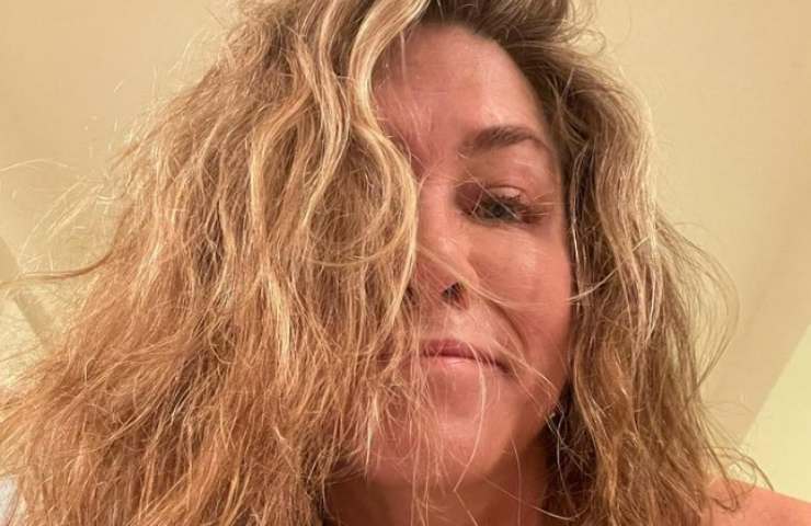 capelli voluminosi jennifer aniston