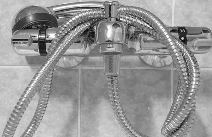 doccia fredda fa bene o male benefici controindicazioni