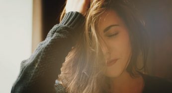 Se il modo in cui lavi i capelli è questo hai sempre sbagliato: l’errore da non commettere MAI