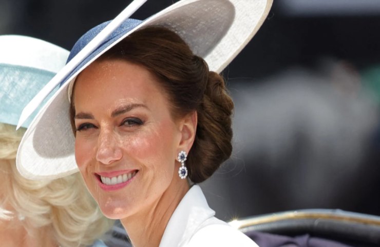 kate middleton capelli look chignon basso giubileo 