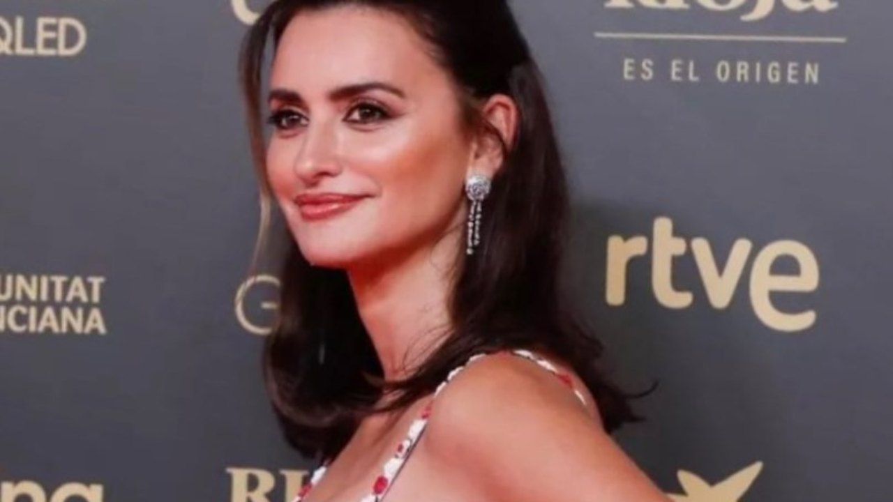 Penelope Cruz tubino nero