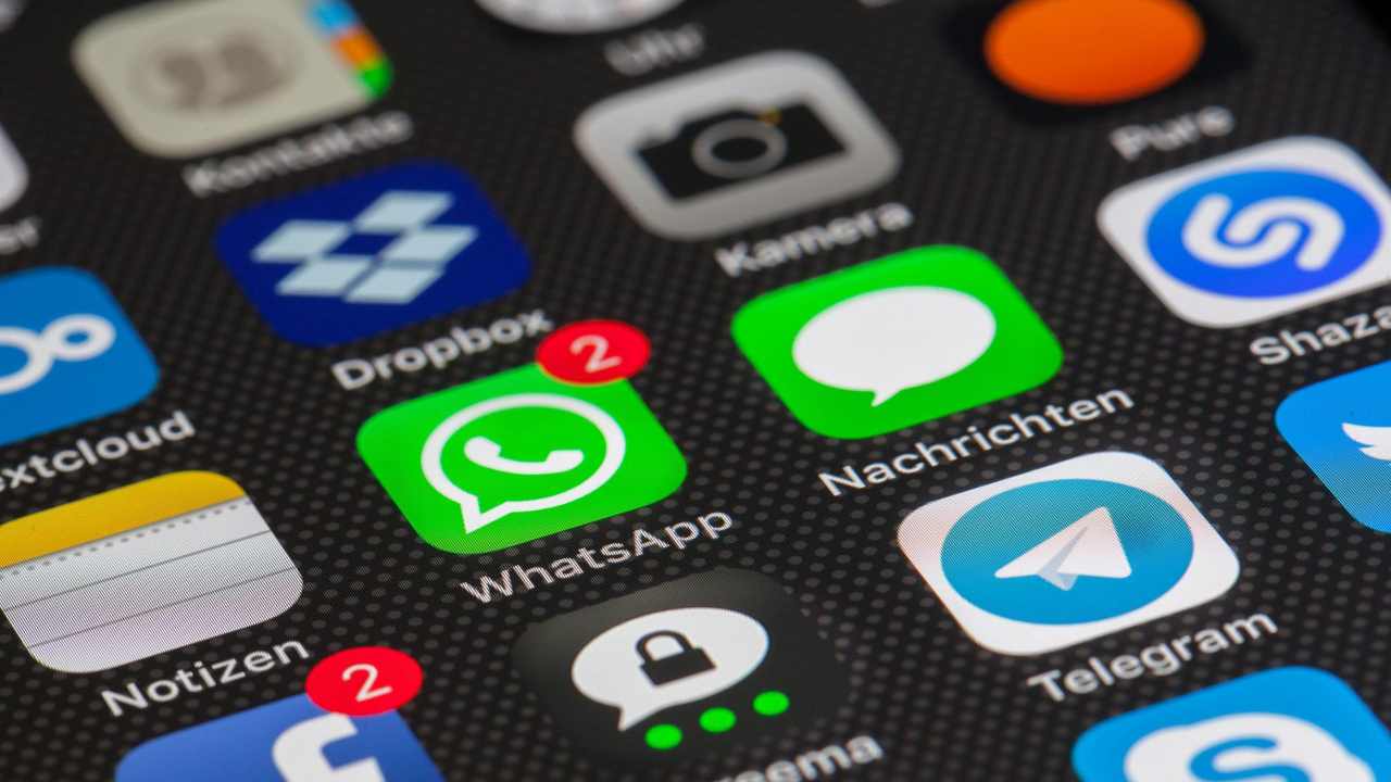 Whatsapp trucco chat cancellate