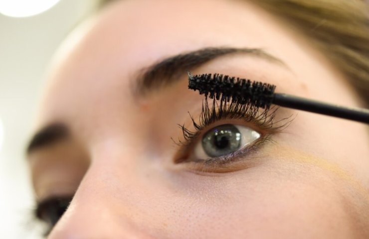 mascara voluminoso ciglia lunghe folte applicazione metodo make up consigli