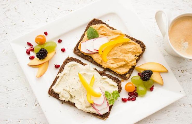 ventre piatto cosa mangiare colazione