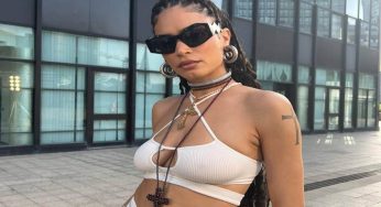 Torna di moda la collana con la croce e diventa un gioiello pop. Da Madonna a Elodie, le celeb che l’hanno sfoggiata