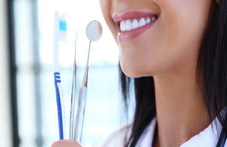 dentista filo interdentale sorriso denti cura longevità vita consigli segreti