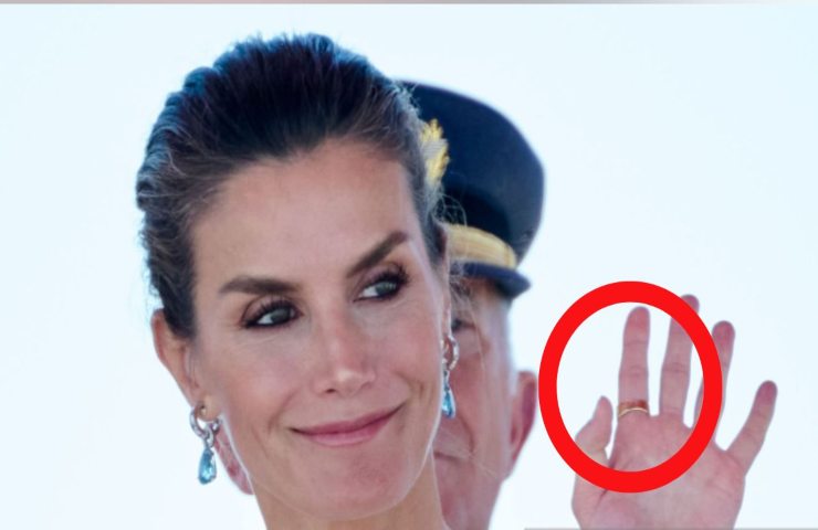 anello letizia ortiz sovrana di Spagna regalo figlia 