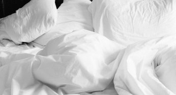 Quante volte si cambiano le lenzuola in estate? Consigli per il benessere