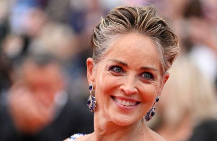 sharon stone cannes look beneficenza makeup rosa fucsia lipstick