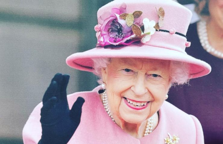 smalti reali essie colorazioni regina elisabetta kate meghan