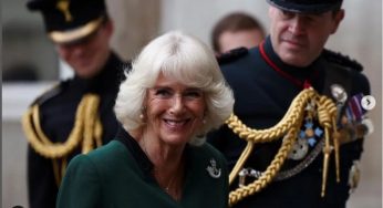 Camilla compie 75 anni: il look del compleanno è da “regina di stile”