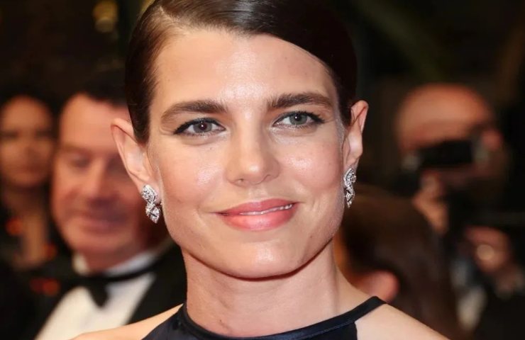 Charlotte Casiraghi ballo della rosa abito chanel