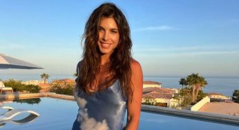 Elisabetta Canalis e il costume definitivo dell’estate 2022: trend imperdibile per essere fashion in spiaggia