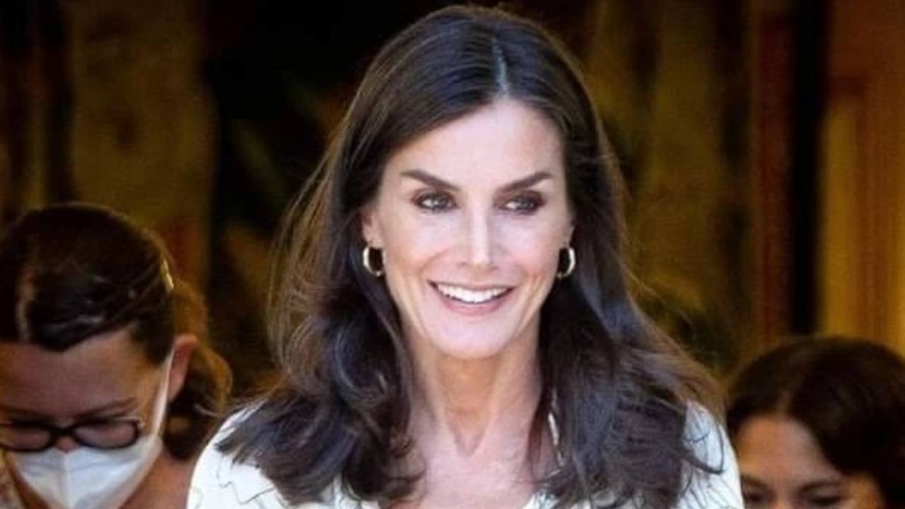 Letizia di Spagna abito chemisier