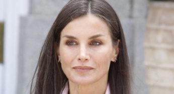Letizia di Spagna sceglie un look “vitaminico” e le figlie la prendono d’esempio