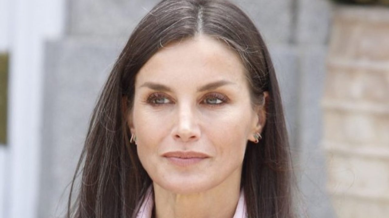 Letizia di Spagna look arancione