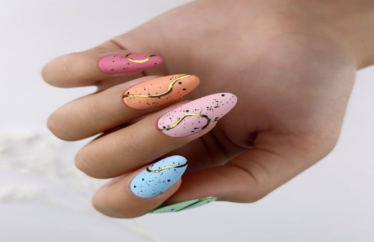 Nail Art Estate 2022 tendenze colore