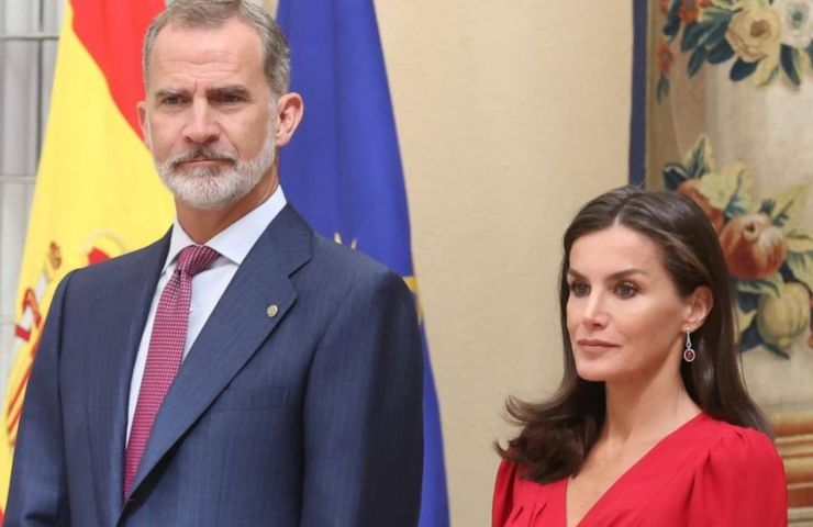 letizia spagna abito rosso moda