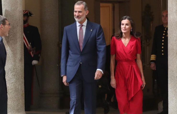 letizia spagna abito accessori