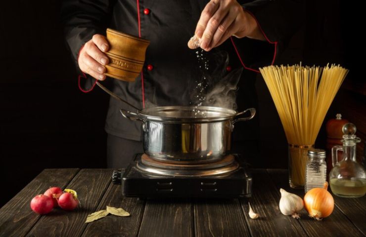 pasta spaghetti spezzare pericolo esperimento 