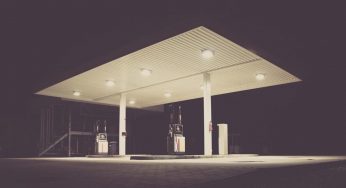 Benzina a 0,85 cent: i distributori sono impazziti e la gente corre – dove puoi approfittarne