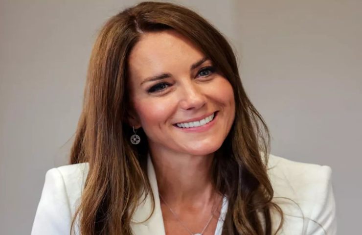 kate middleton tailleur bianco