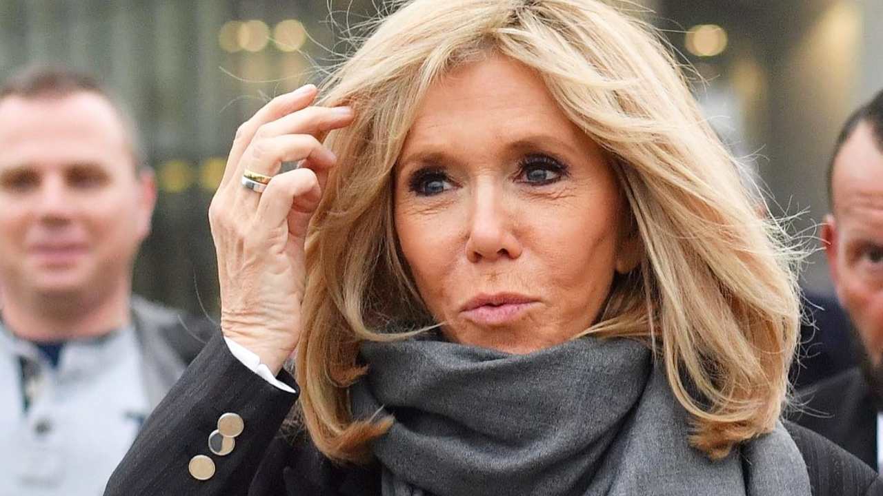 Brigitte Macron sneakers autunno 2022