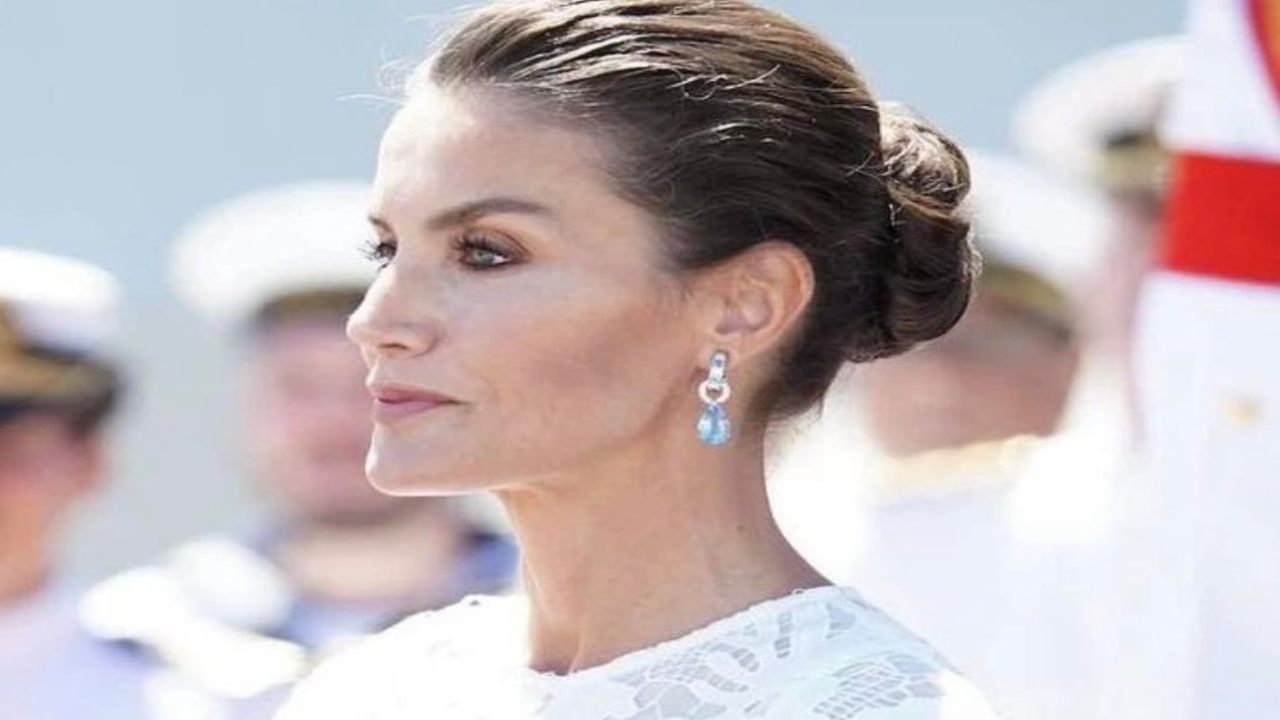 Letizia di Spagna abito rosso zara