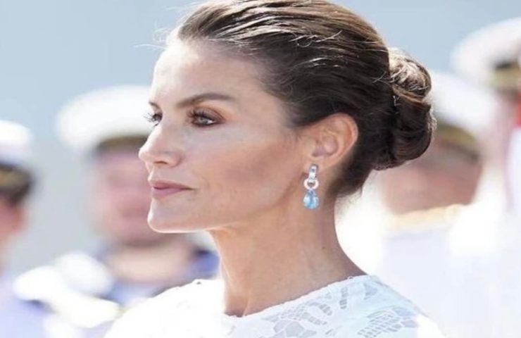 Letizia di Spagna abito rosso zara