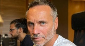 Nek canta in strada e raccoglie spiccioli: “ma che sta facendo?” – il video è virale