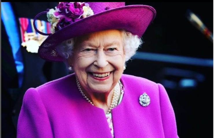 Regina Elisabetta II dettagli iconici