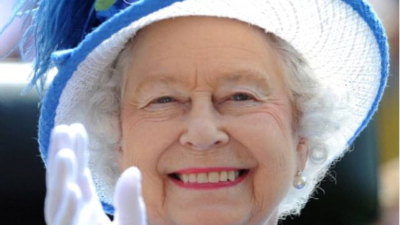 Regina Elisabetta II dettagli iconici