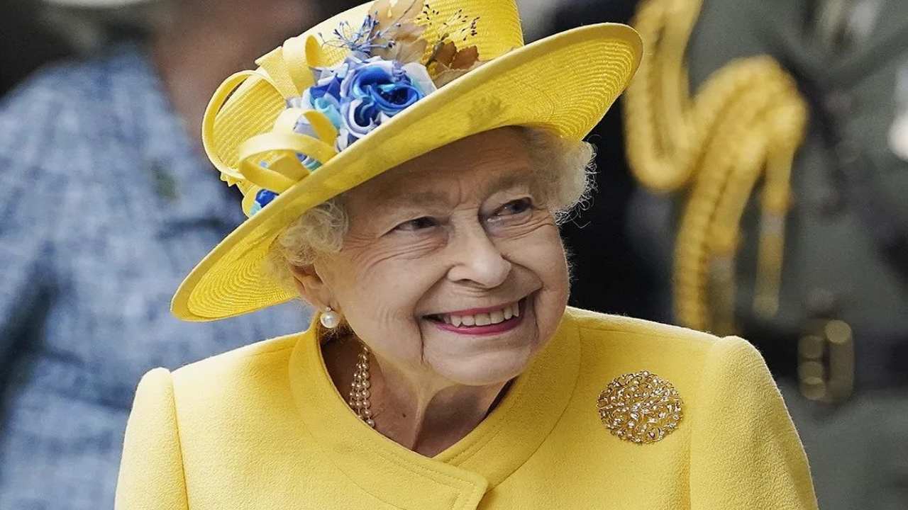 Regina Elisabetta II colori fluo sicurezza