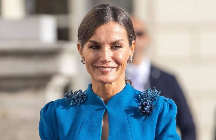 Letizia Ortiz abito blu visita Germania Berlino