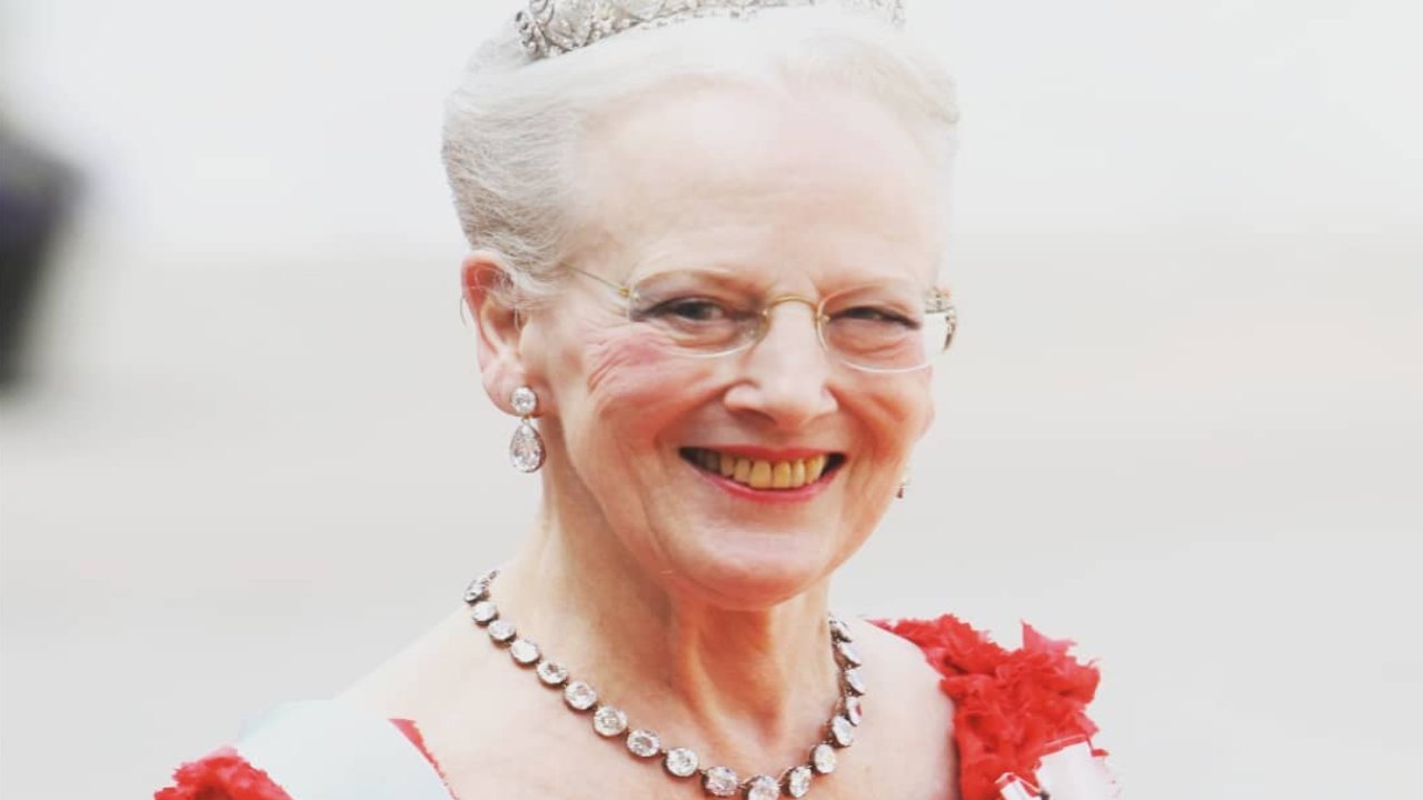 Regina di Danimarca decisione toglie titoli