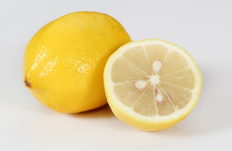 Acqua calda e limone controindicazioni